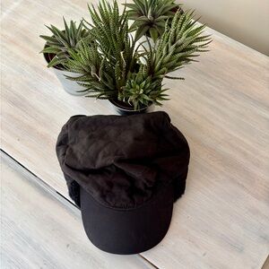 Women’s Black Earflap Cap.